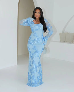 Vestido Curto Bordado com Costas Descobertas