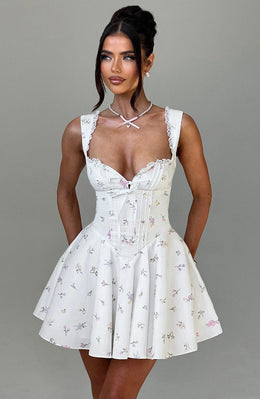 Vestido Curto com Corpete de Renda e Botões