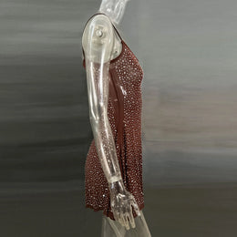 Vestido Curto com Brilho e Pedrarias