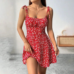 Vestido Curto Floral com Alças Finas
