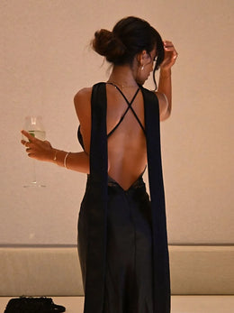 Vestido Comprido de Cetim com Laço e Costas Descobertas