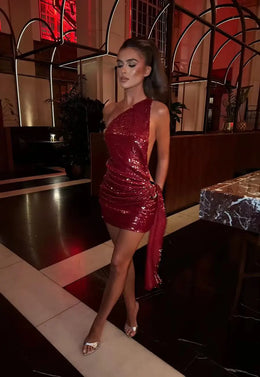 Vestido Curto com Lantejoulas e Decote de Um Ombro