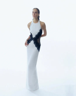 Vestido Longo Branco com Decote Halter e Renda