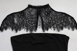 Vestido Curto de Renda com Gola Alta — Modelo B