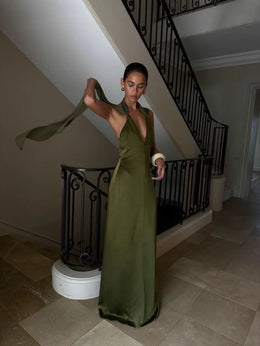 Vestido Comprido Verde de Cetim com Laço