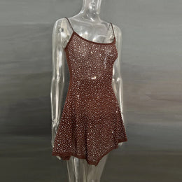 Vestido Curto com Brilho e Pedrarias