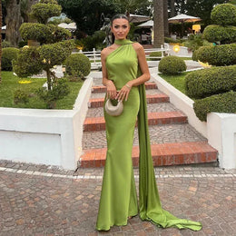 Vestido Comprido Acetinado com Costas Descobertas — Modelo Multicolorido