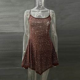 Vestido Curto com Brilho e Pedrarias