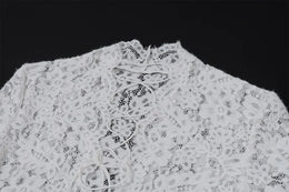 Vestido Comprido de Renda com Decote em V