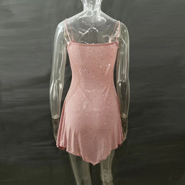 Vestido Curto com Brilho e Pedrarias