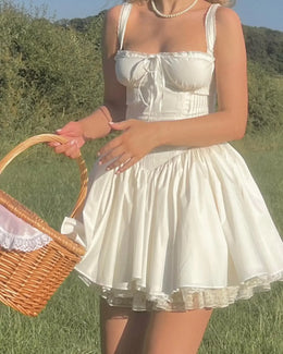 Vestido Curto Branco com Corpete de Renda