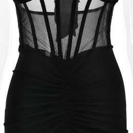 Vestido Comprido com Decote em V e Tule