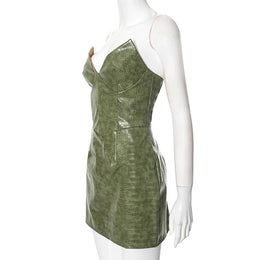 Vestido Curto com Efeito Couro e Decote sem Alças