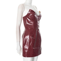 Vestido Curto com Efeito Couro e Decote sem Alças