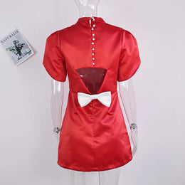 Vestido Curto com Laço e Recortes