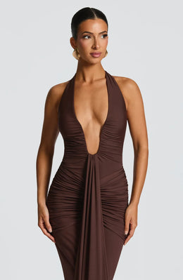 Vestido Comprido com Decote Halter e Costas Descobertas — Bordô