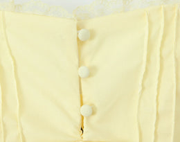 Vestido Curto com Corpete de Renda e Botões