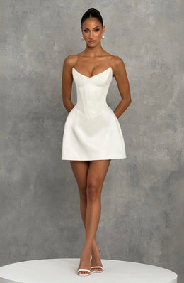 Vestido Curto Branco sem Alças com Corpete