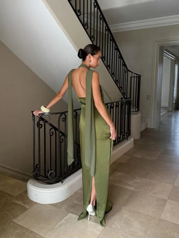 Vestido Comprido Verde de Cetim com Laço