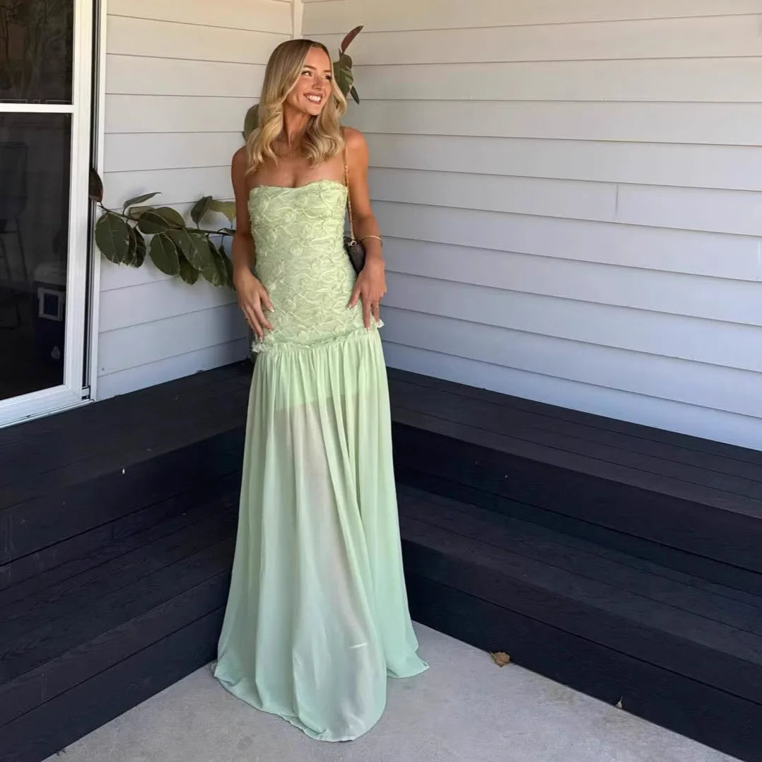 Vestido Comprido Bordado sem Alças