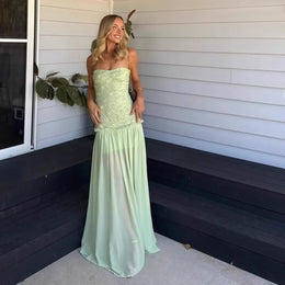 Vestido Comprido Bordado sem Alças
