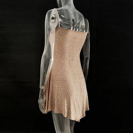 Vestido Curto com Brilho e Pedrarias