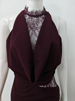 Vestido Curto Branco de Renda com Gola Alta