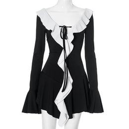 Vestido Curto com Folhos e Mangas Amplas