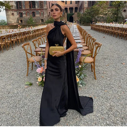 Vestido Comprido Acetinado com Costas Descobertas — Modelo Multicolorido