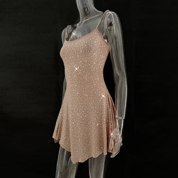 Vestido Curto com Brilho e Pedrarias