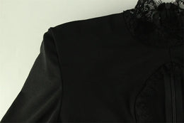 Vestido Curto de Renda com Gola Alta — Modelo A