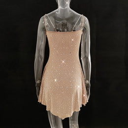 Vestido Curto com Brilho e Pedrarias