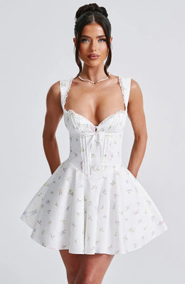 Vestido Curto com Corpete de Renda e Botões
