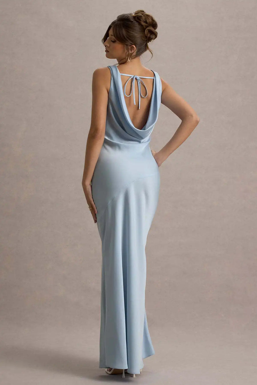 Vestido Comprido de Cetim com Costas Descobertas