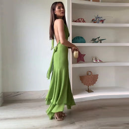 Vestido Comprido com Decote Halter, Folhos e Costas Descobertas