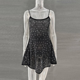 Vestido Curto com Brilho e Pedrarias