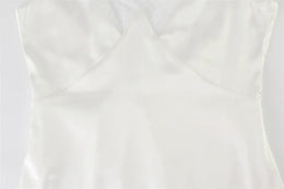 Vestido Curto de Cetim com Renda e Costas Descobertas