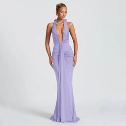 Vestido Comprido com Decote Halter e Costas Descobertas — Bordô