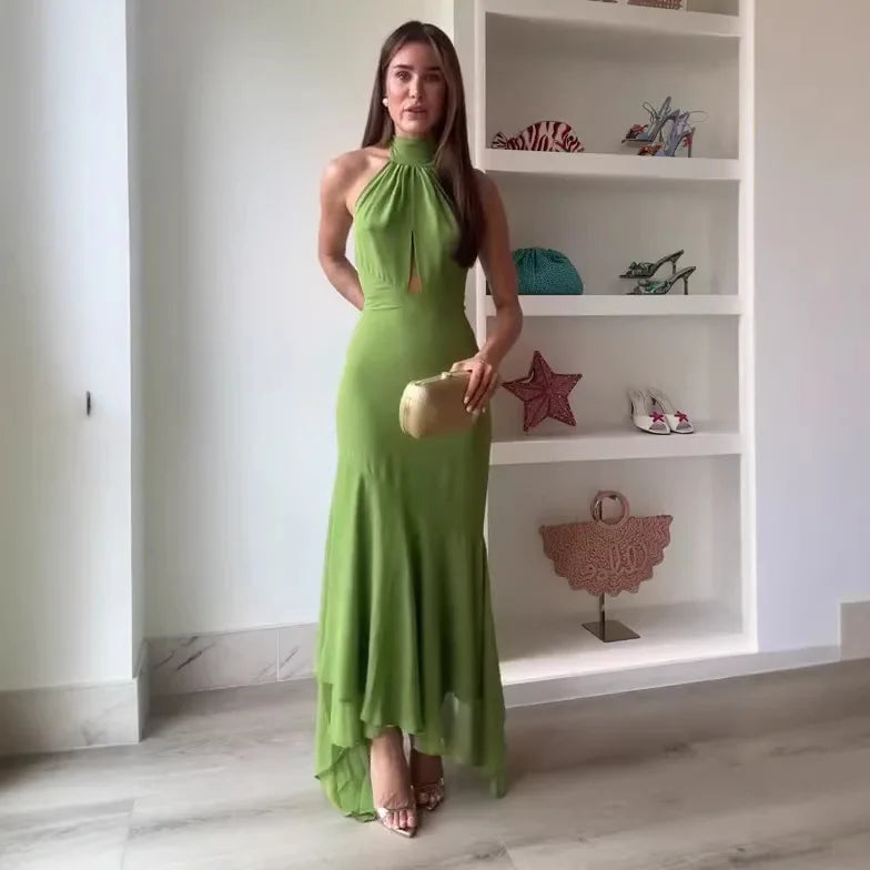 Vestido Comprido com Decote Halter, Folhos e Costas Descobertas