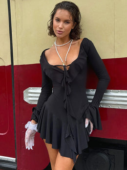 Vestido Curto com Folhos e Mangas Amplas