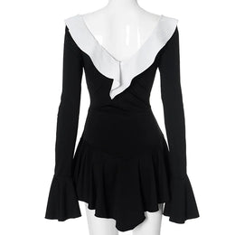 Vestido Curto com Folhos e Mangas Amplas