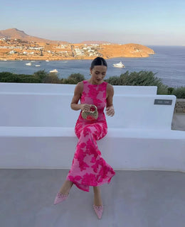 Vestido Curto Bordado com Costas Descobertas