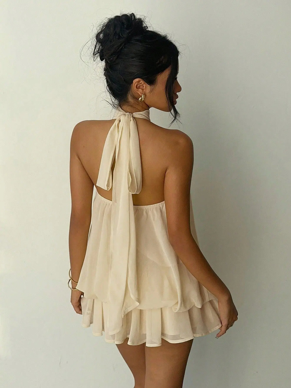 Vestido Curto de Chiffon com Decote Halter