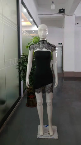 Vestido Curto de Renda com Gola Alta — Modelo B