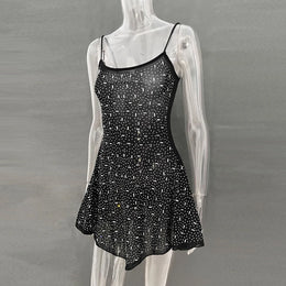 Vestido Curto com Brilho e Pedrarias