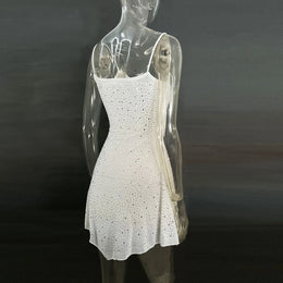 Vestido Curto com Brilho e Pedrarias