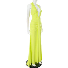 Vestido Comprido com Decote Halter e Costas Descobertas — Bordô