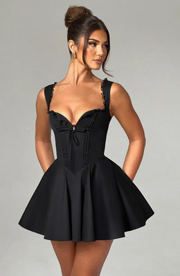 Vestido Curto com Corpete de Renda e Botões