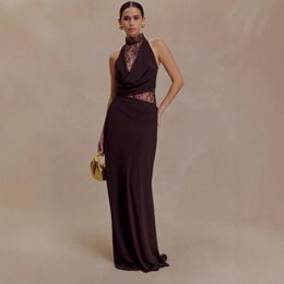 Vestido Curto Branco de Renda com Gola Alta