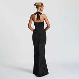 Vestido Comprido com Decote Halter e Costas Descobertas — Bordô